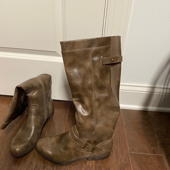Women’s size 9.5 boots - Picture 2 of 6